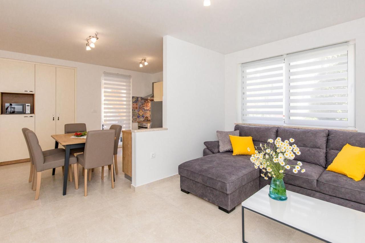Apartman Ivona U Prizemlju مالينسكا المظهر الخارجي الصورة