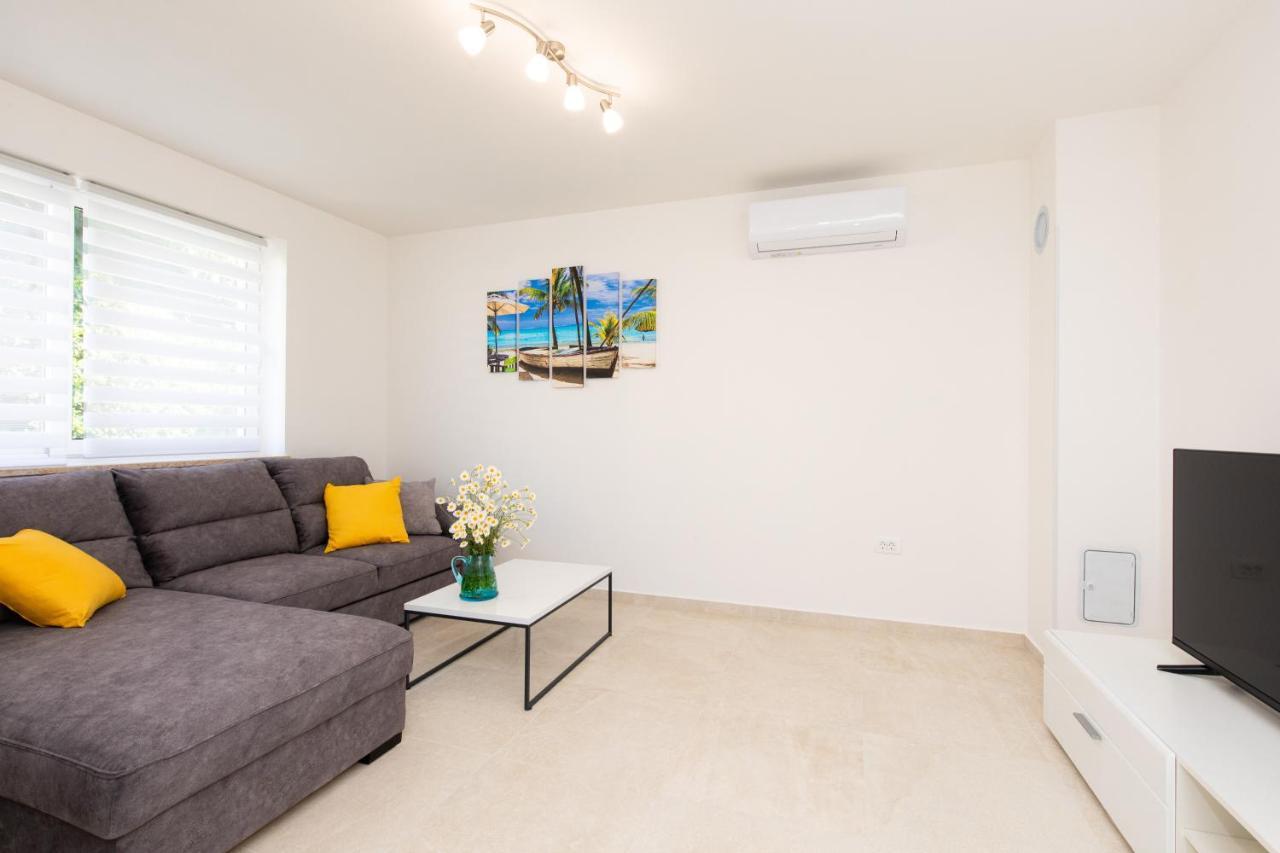 Apartman Ivona U Prizemlju مالينسكا المظهر الخارجي الصورة