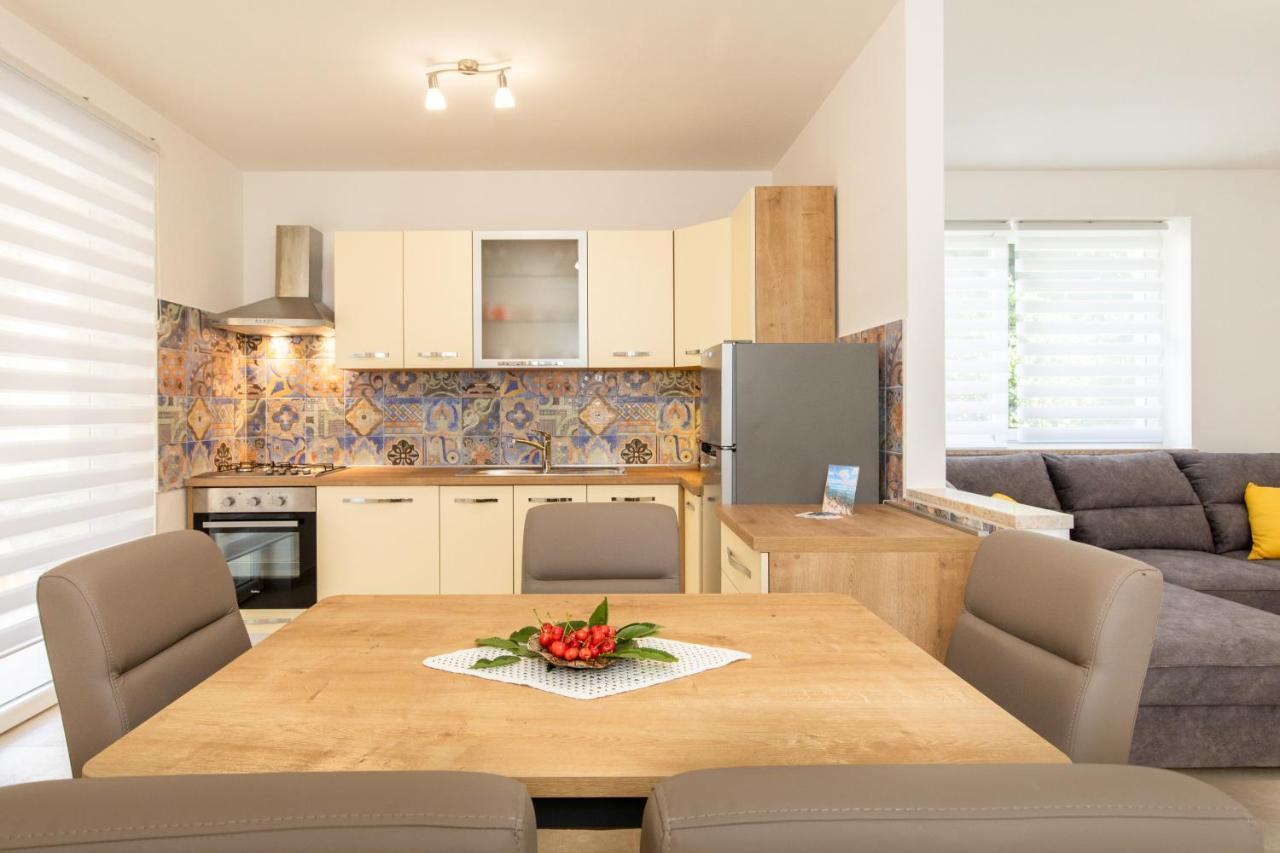 Apartman Ivona U Prizemlju مالينسكا المظهر الخارجي الصورة
